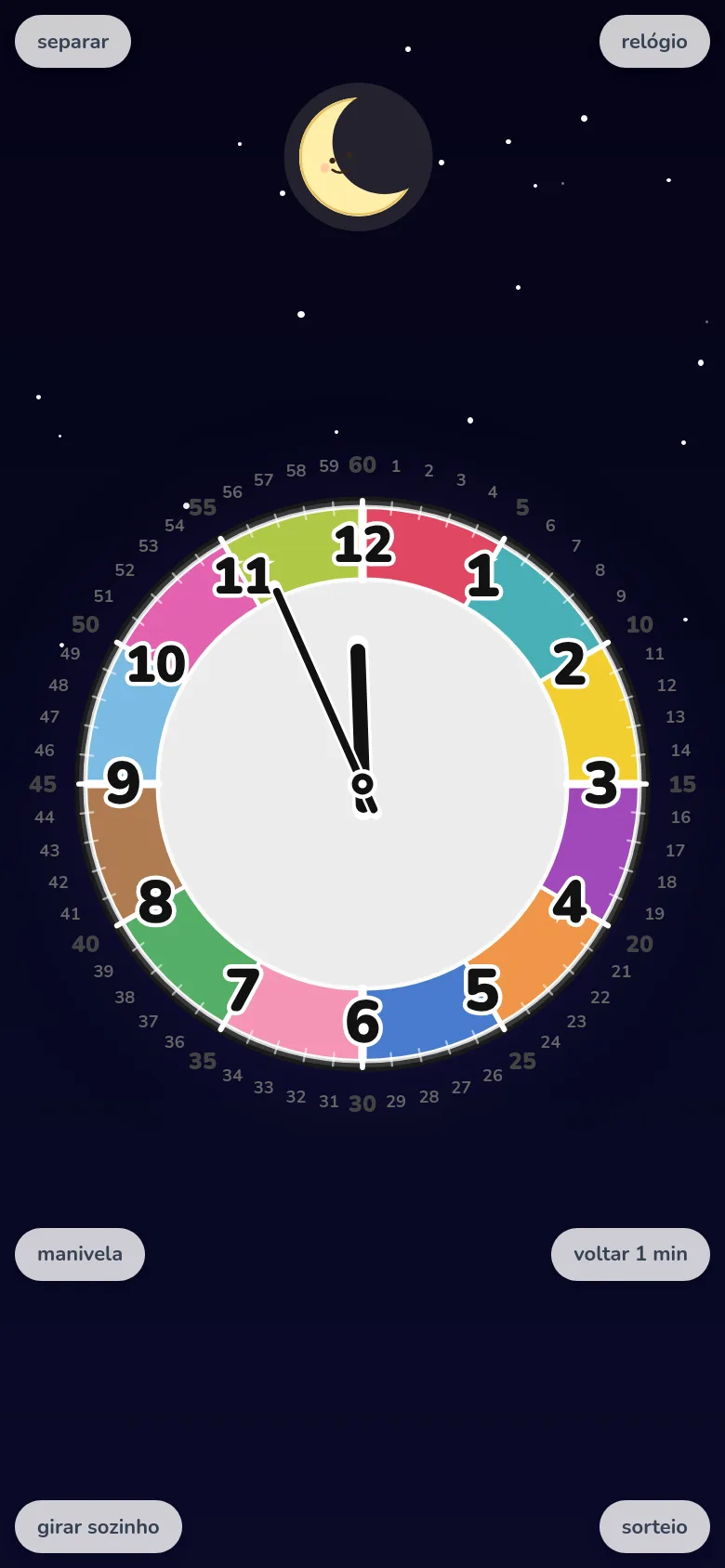 Criança praticando a leitura das horas no celular. Modo de rotação livre do app de relógio educativo EduClock.